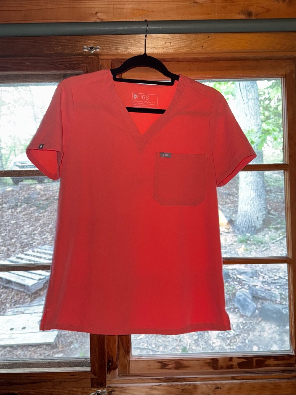FIGS Men’s V-Neck Top in Coral